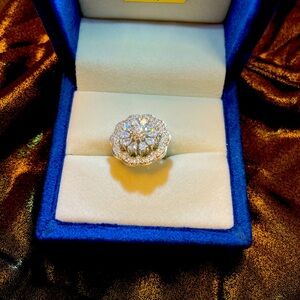 Beautiful Swarovski ring. Made with extra sparkly stones. Adjustable ring.